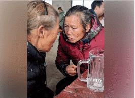 被邻居大妈支配的恐惧表情包 第2张